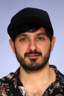 Ali Reza como: Anil