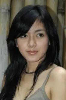 Richa Novisha como: Dewi