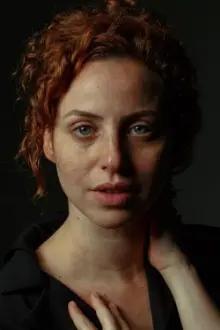 Mayara Constantino como: Mayara