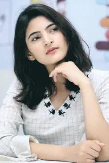 Shivani Raghuvanshi como: Nikhat Ismail
