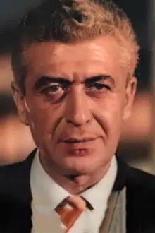 Süha Doğan como: Zeynel Bey