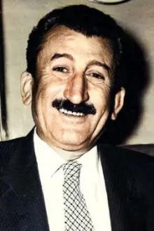 Salih Tozan como: Baba İlyas
