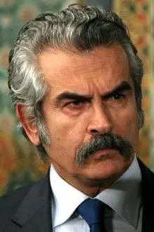 Erol Tezeren como: Mehmet