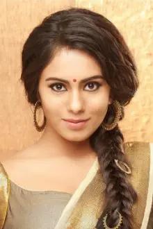 Deepa Sannidhi como: Jaanu