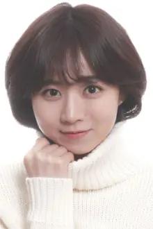 Son Min-ji como: Hwang Min-A
