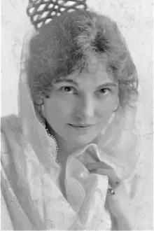 Lucille Young como: Myrtle Edgar (as Lucille Younge)