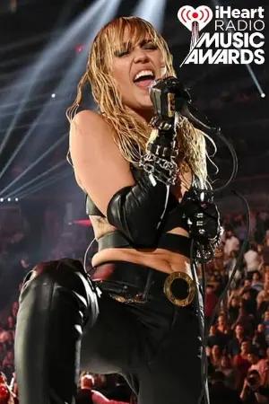 Miley Cyrus ao vivo no iHeartRadio Music Festival
