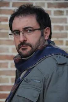 Ali Dehkordi como: Moaven