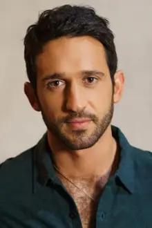 Darius Homayoun como: Peyman Mohammadi