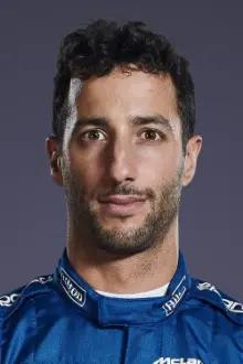 Daniel Ricciardo como: Ele mesmo
