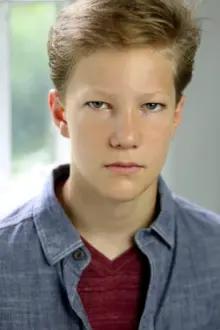 Reid Meadows como: Young Max Fuller