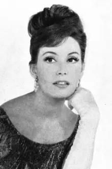 Gabriella D'Olive como: Elvira