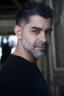 Bahram Khosraviani como: Mesud