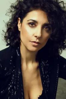 Almudena León como: Miriam