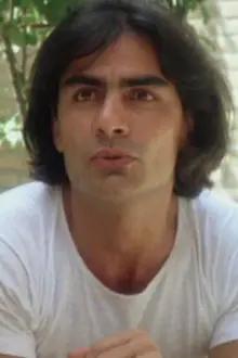 Ali Rafie como: Iranian Man