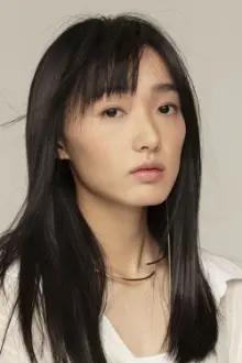 Cecilia Choi como: Ms. Ho