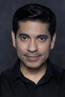 Xavier Sotelo como: Juan Guttiérrez