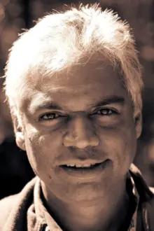 Prakash Belawadi como: Bindu's Father