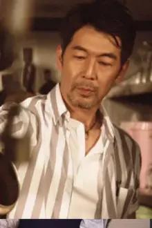 Leung Kin-Ping como: Taxi Driver - Father (segment "Dialect")