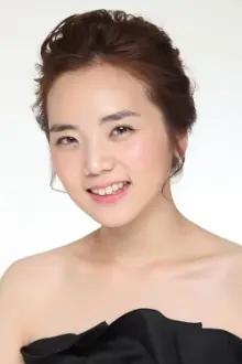 Kwon Eun-soo como: Kyeong-hwa