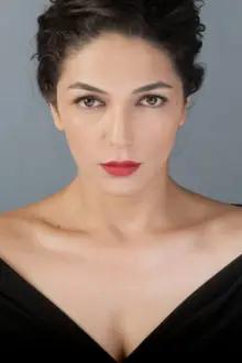 Şebnem Hassanisoughi como: Selma Çelik
