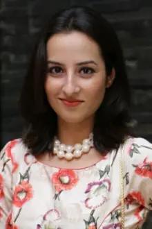 Amrutha Srinivasan como: Priyanka
