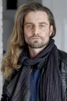 Marcin Rogacewicz como: Aleks Wolski