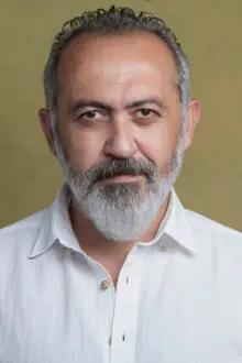 Kadir Çermik como: Salih Aydın