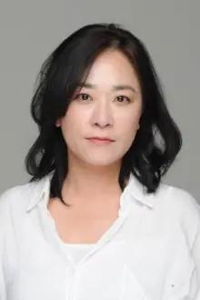 Lee Sun-ju como: Min-soo's Mother