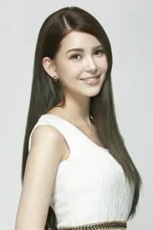 Hannah Quinlivan como: J.Jae An