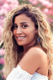 Dina El Sherbiny como: Ms. Tamara
