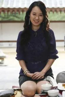 Park Hee-jin como: Hwang Geum Joo