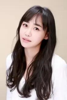 Kang Rae-yeon como: Hye-jung