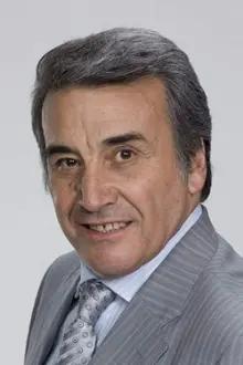 Eduardo Liñán como: León Garduño