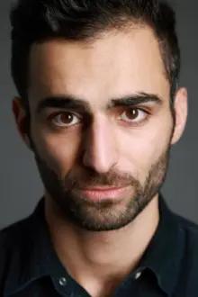 Hadi Khanjanpour como: Zamir