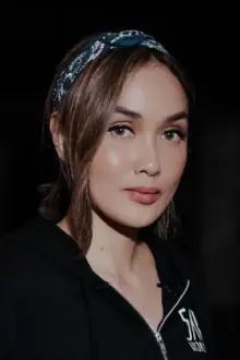 Sara Wijayanto como: Dewi