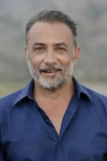 Vassilis Koukalani como: Tarek