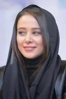 Elnaz Habibi como: Roshanak