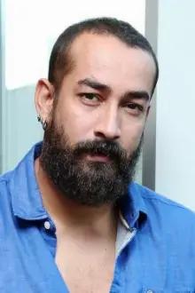 Amit Kumar Tiwari como: Bhupati