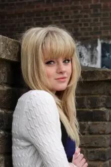 Hetti Bywater como: Young Sally