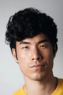 Eugene Lee Yang como: Ambrosius Goldenloin (voice)