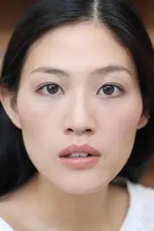 Irina Chiu como: Istri Kwee Tjie Kui
