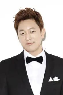 Han Suk-joon como: News Anchor