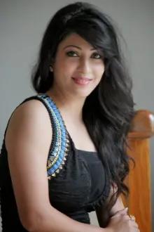 Shivani Tomar como: Tanuja Vikram Sikand