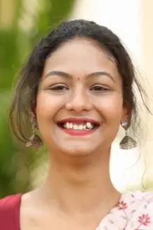 Aditi Myakal como: Varsha
