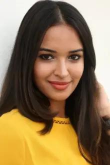 Pujita Ponnada como: Deeksha