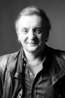 Raymond Avenière como: Abbé Julien
