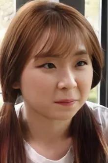 Hyeon Ji como: Hyo-rin