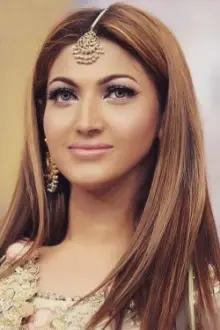 Sana Fakhar como: 