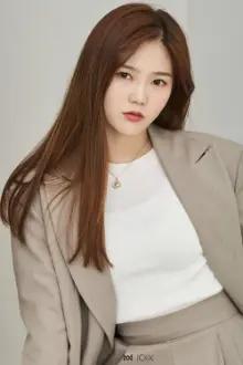 Choi Hyo-jung como: Leader, Main Vocalist